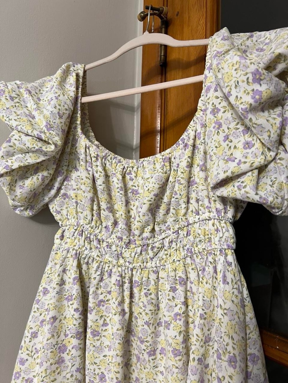 Juniors Floral Puff-Sleeve Dress in Lilac and Yellow